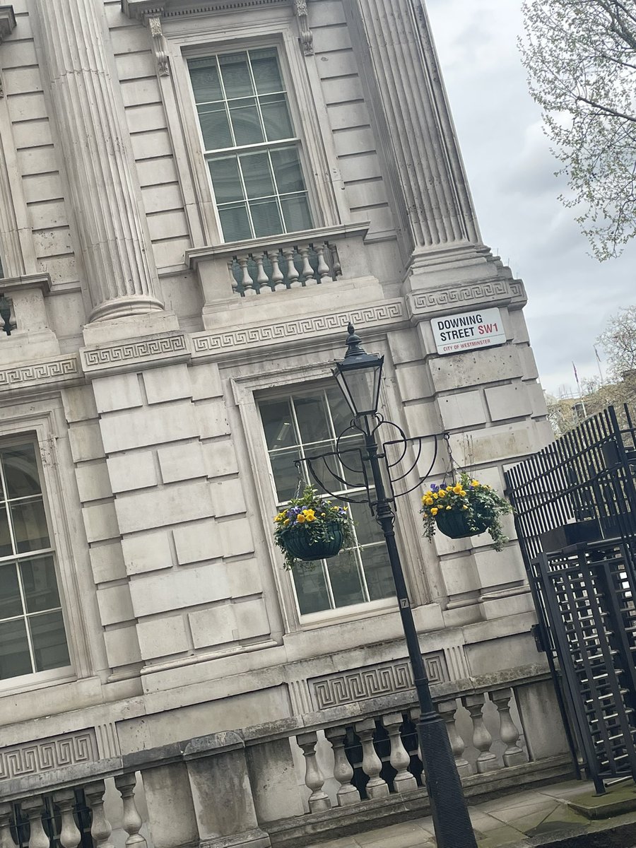 FamilyHelpCIO's tweet photo. Back in the office today after a lovely trip to Downing Street for a reception hosted by @StuartAndrew to celebrate the enduring hard work of many brilliant charities from across the country. Thank you for our nomination @Gibbo4Darlo #charitychampions #no10 #notyouraveragemonday https://t.co/xNYHor2XYE