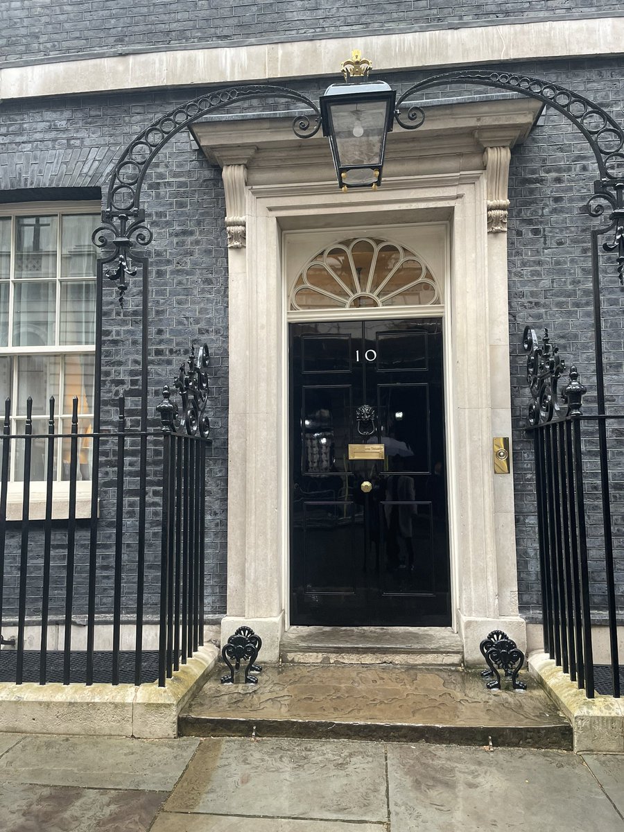 FamilyHelpCIO's tweet photo. Back in the office today after a lovely trip to Downing Street for a reception hosted by @StuartAndrew to celebrate the enduring hard work of many brilliant charities from across the country. Thank you for our nomination @Gibbo4Darlo #charitychampions #no10 #notyouraveragemonday https://t.co/xNYHor2XYE