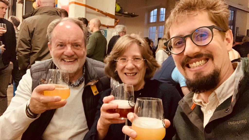 JonathanSmithLD's tweet photo. Enjoying a pint, with family, at the annual Knutsford Beer Festival! https://t.co/U1H6UHM7ka
