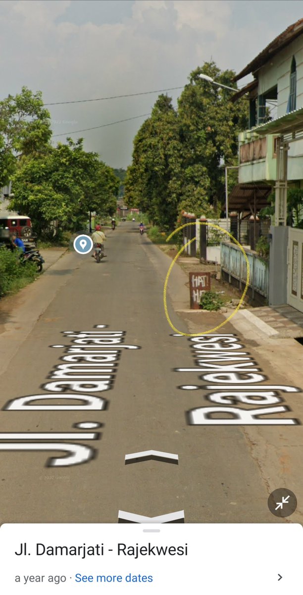 memeitusatir's tweet photo. Ini kan konteksnya jalan kan, kalau di tutup kek gini di depan rumah boleh ga sih @LaporGub_ 

Ini saya nunggu kalian bongkar atau saya bongkar sendiri, tapi saya juga minta surat pembongkaran pilisi tidir, karna cuma kecil https://t.co/KV4Q9KF06X