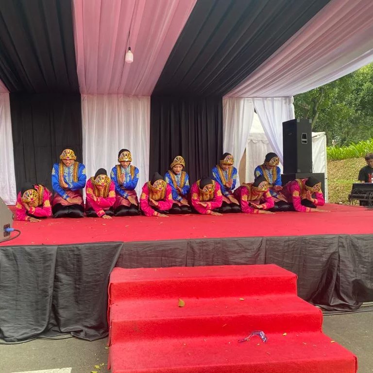 #SanggarSeniGeumalaNanggroe #DiklatTariAnjunganPemerintahAceh
#PekanLebaranTMII 
#تمديد_إجازة_العيد 
#หมอหลวงep10