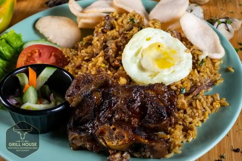 antoresi's tweet photo. #nasigoreng #nasigorengbuntut #friedrice #oxtailfriedrice #grillhousesentulcity #fotomakanan #fotomakananbogor #foodphotography https://t.co/0WJAPI0VnG