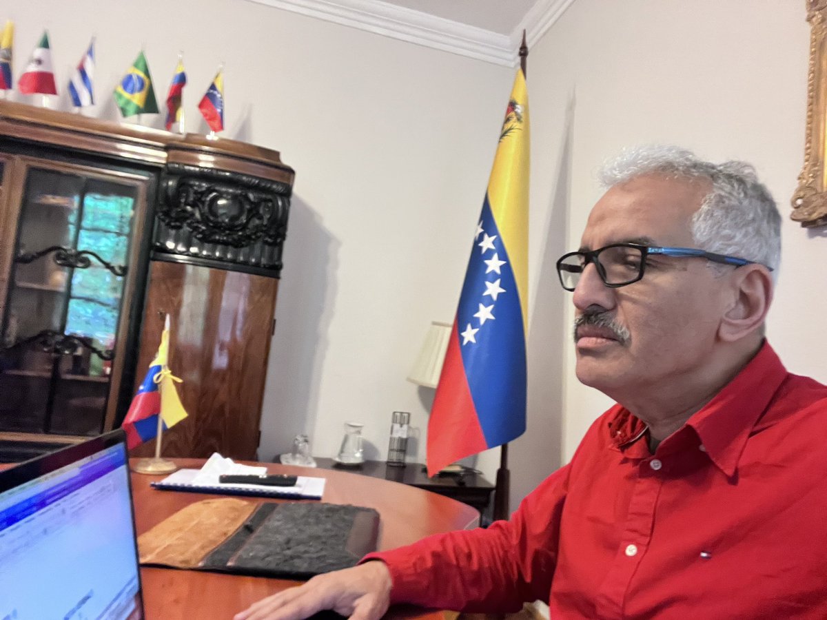 JoseRiveroPsuv's tweet photo. Aquí… respondiendo positivamente a la invitación del gobierno de Hungría a la Ceremonia con el Papa Francisco… seguimos venciendo… asistiremos como dignos representantes del Gobierno venezolano del Presidente @NicolasMaduro … https://t.co/3tQyYgiN8P