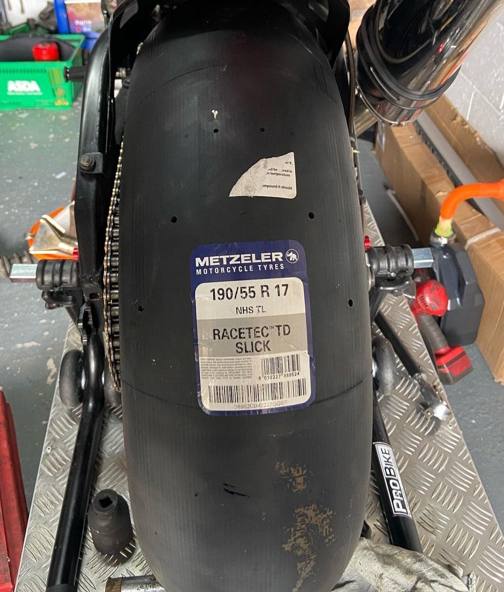 ProBikeUK's tweet photo. Track day Tuesday: When getting your bike ready for a track day @Oulton_Park there is only one paddock stand you need to use... That's our RS17 paddock stand of course 💪🏻🧰 (As seen below)  https://t.co/xdK6IaH2vZ #ProBike #Oultonpark #Paddockstands #RS17 https://t.co/kBEaeZlANs