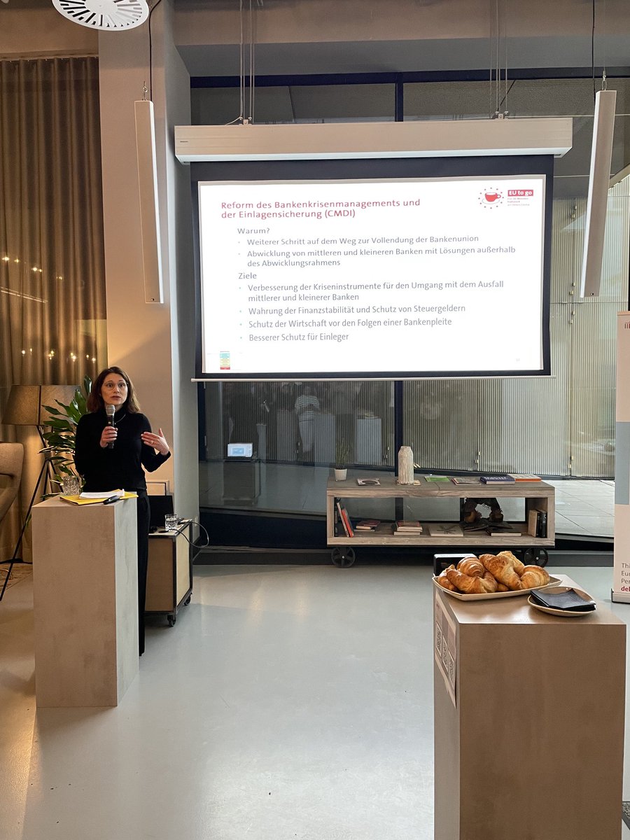 EU to go von ⁦<a href="/DelorsBerlin/">Jacques Delors Centre</a>⁩ ist gut und spannend, wie immer (wenn ich da war). Heute zur Bankenkrise und Bankenunion. Danke an Tania PASCHALIDOU, ⁦<a href="/SebastianMack_/">Sebastian Mack</a>⁩ und an das Team für den Kaffee 😊