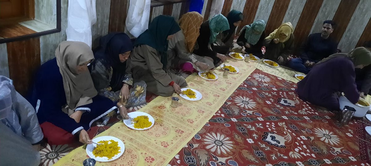 Shabeen51781434's tweet photo. First ever Iftar party organised by Indian Army for Local women various villages of Dist Kupwara on 18 & 19 Apr 23.
#KupwaraTerriers #CLX #dawatEiftar #developmentKup #womenempowerment
@adgpi @ChinarcorpsIA @NorthernComd_IA @ManojNaravane @PMOIndia https://t.co/Q9hmfdxDYJ