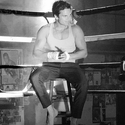brooklyndogtags's tweet photo. understandable why steve had his first gay awakening with this bucky: https://t.co/iIdDhyDHoR