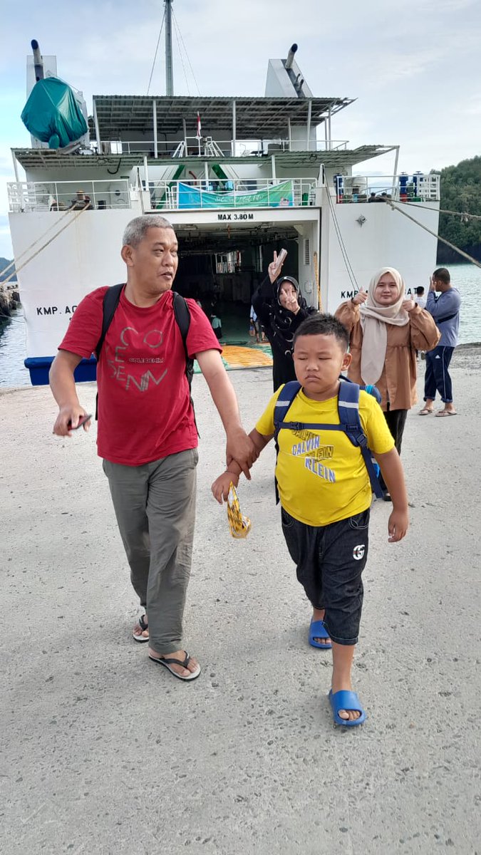 NDiwarna's tweet photo. Selesai sdh rangkaian mudik kami....semoga Allah SWT memberikan rezeki ke kami utk melaksanakan mudik thn dpan...amin🙏🙏🙏🙏 https://t.co/9H1wHTVbEK