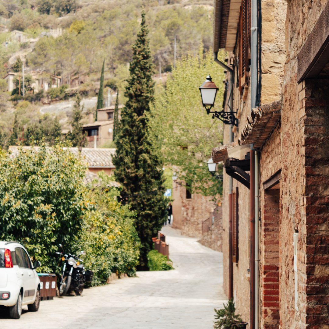 You don't need a time machine to go back to medieval times. Mura! #beautifuldestinations #roadtrip #Mura #barcelona #catalunya #spain #medieval #españa #obulaskenky #photography #travelphotography #travel #quebonicaescatalunya