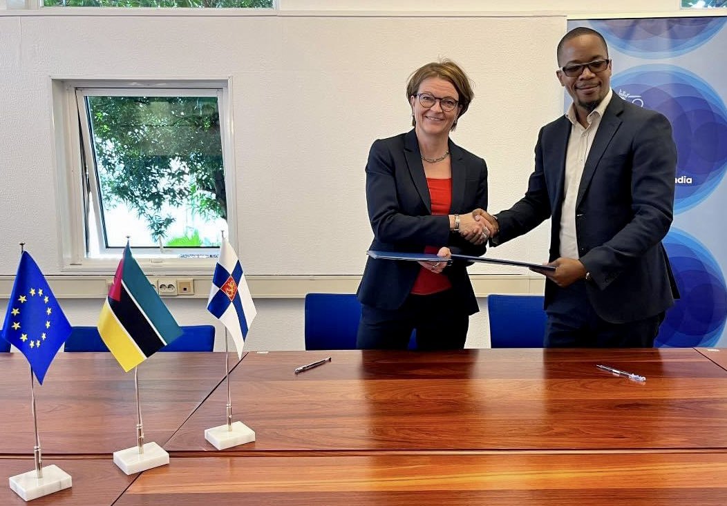 The civil society is an integral part of #democracy. We signed an agreement with #IMD, representing a strong consortium of 4 CSOs (IMD, MASC, <a href="/CescMoz/">CESC Moçambique</a>, <a href="/CDD_Moz/">CDD - Centro para Democracia e Direitos Humanos</a>) to promote civic engagement and human rights in #Mozambique. The 4-year project has a budget of 5.45 MEUR.
