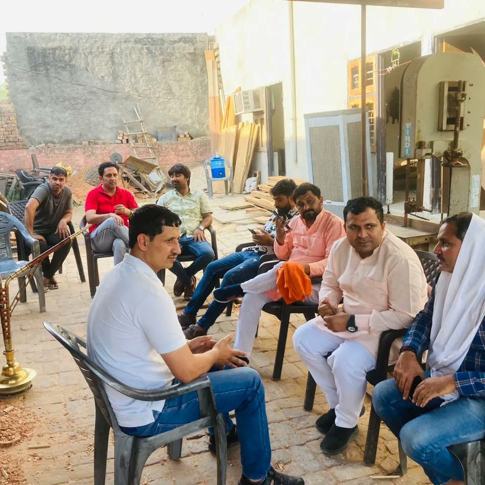 NaveenBunty4BJP's tweet photo. अपने हल्के के गांव lova में अपनो के बीच #जनसंपर्क_अभियान किया और युवा साथियों के साथ राजनीतिक विषयों पर चर्चा की
#आपका_बेटा_आपका_भाई
@NaveenBunty4BJP 

@OPDhankar @BjpBiplab https://t.co/1WMGOAtIHE