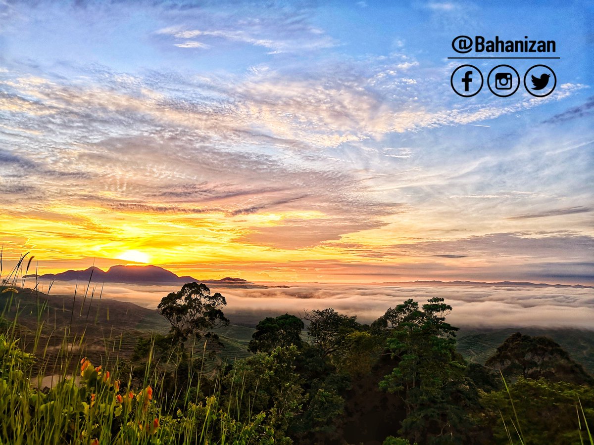 Bahanizan's tweet photo. Suatu masa dahulu.. Di Viewpoint Wang Kelian 😍😁
#Perlis
#PermaiLagiMempersona
#WangKelian
#PerlisIsSoSmall
#PesonaPerlis
#EcoTourism https://t.co/Y3nD6oOv6t