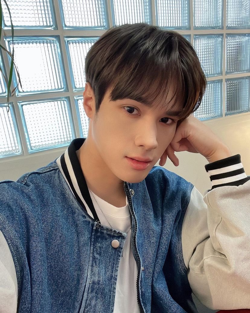 J_YeonYu's tweet photo. 제이도 우산 꼭꼭 챙기렴 💙 https://t.co/XEmmQuPknK