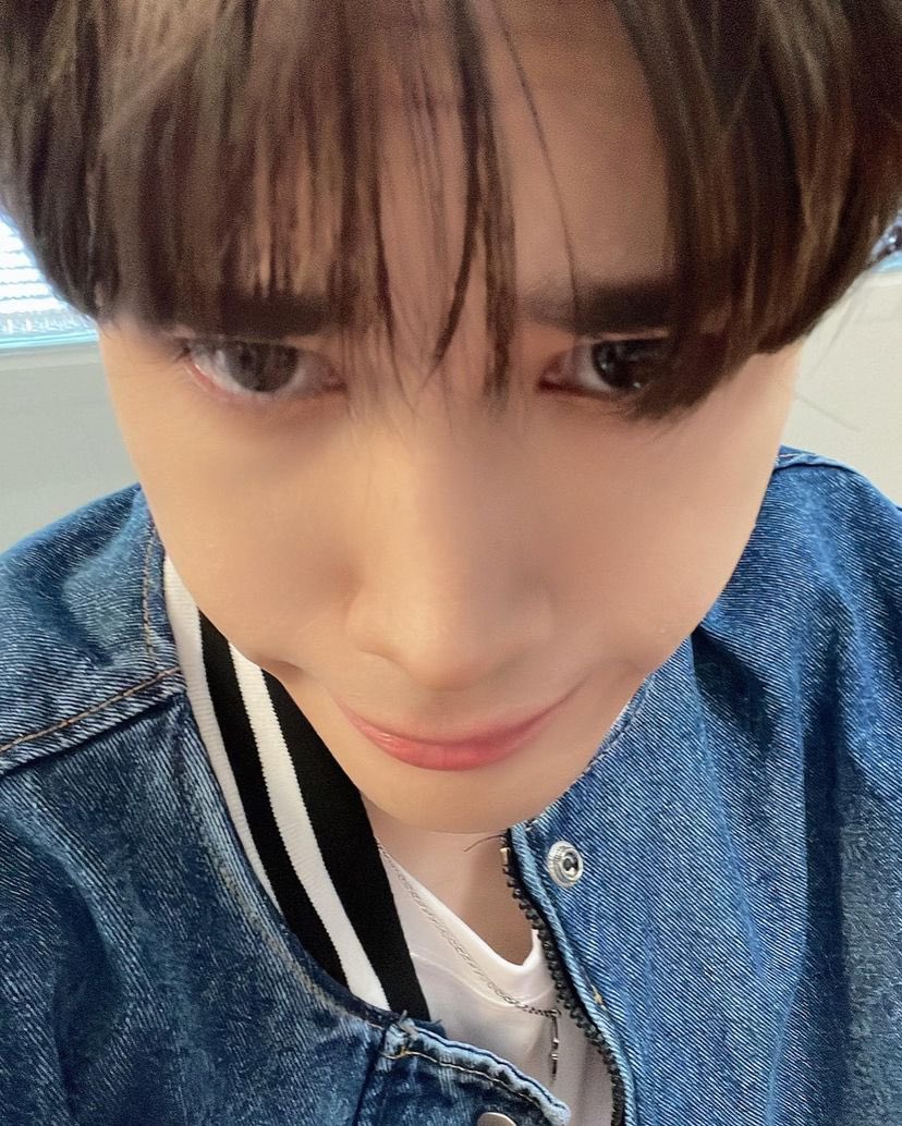 J_YeonYu's tweet photo. 제이도 우산 꼭꼭 챙기렴 💙 https://t.co/XEmmQuPknK