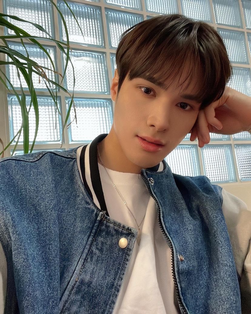 J_YeonYu's tweet photo. 제이도 우산 꼭꼭 챙기렴 💙 https://t.co/XEmmQuPknK
