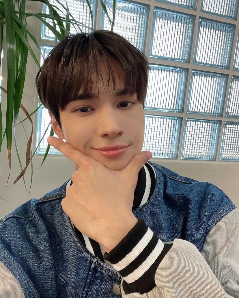 J_YeonYu's tweet photo. 제이도 우산 꼭꼭 챙기렴 💙 https://t.co/XEmmQuPknK