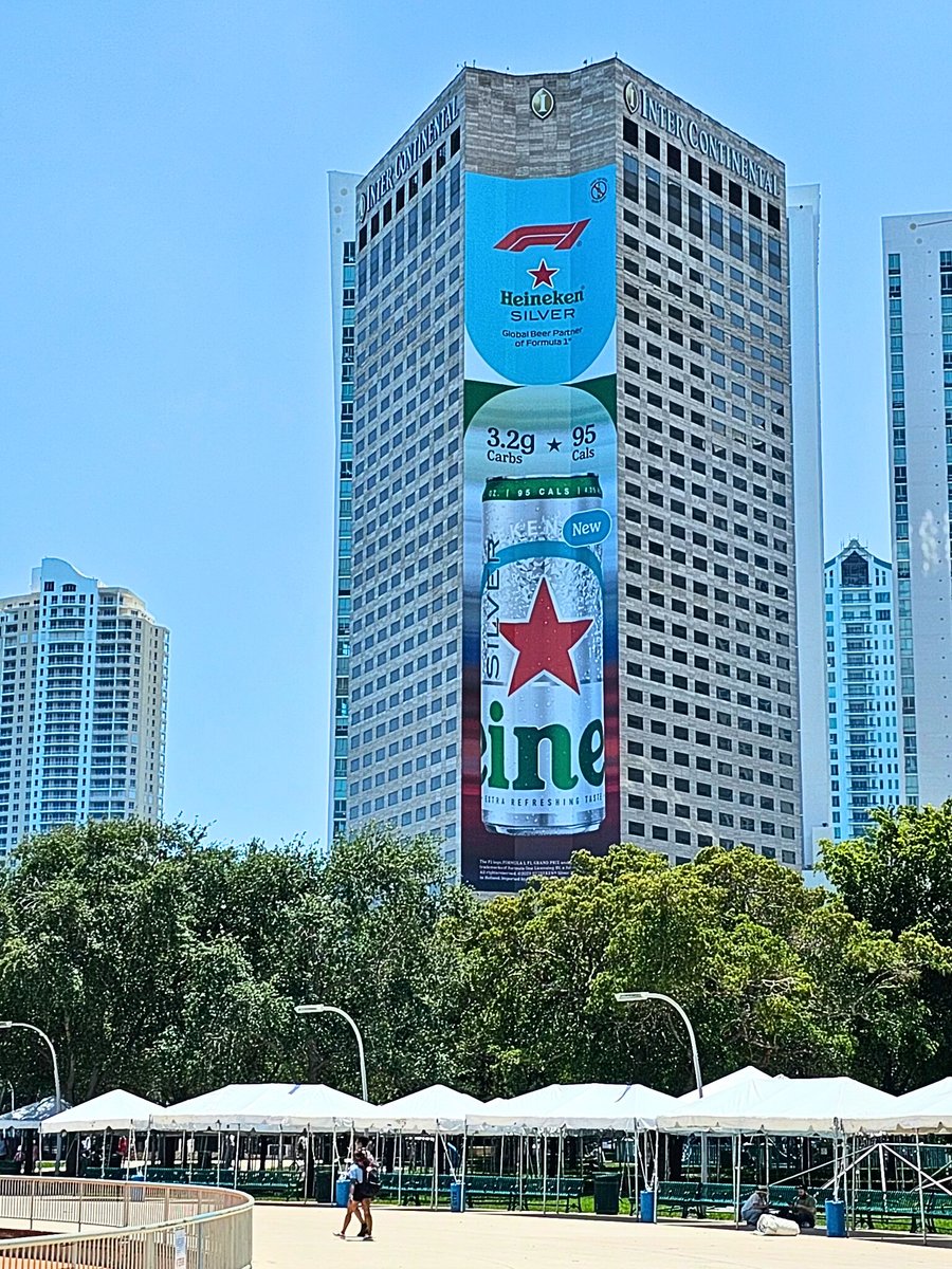 decalspotters's tweet photo. #F1 Global Partner and Title Partner of the #LasVegasGP, @Heineken, are showcasing their new Silver beer in Miami ahead of the #MiamiGP.

Heineken Silver was launched in 19 markets in 2022, and in the US at the start of this year.

📷: @bluemedia

@F1 @F1LasVegas @f1miami https://t.co/8kfocuu4kz
