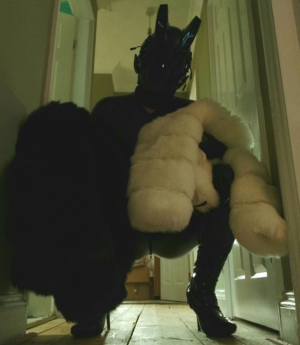 LilCutieEvie5's tweet photo. Morning cuties who wans tu worship dis fur Drone ๐๐๐ฅบโค
@MissAliceMasker โคโคโค
#fur #furfetish #furcoat #cute #kawaii #sexy #love #sub #Femboy #ThighsSaveLives #thighs #thicthighs #Drone #droneification #dronemask https://t.co/J46q27bTmQ
