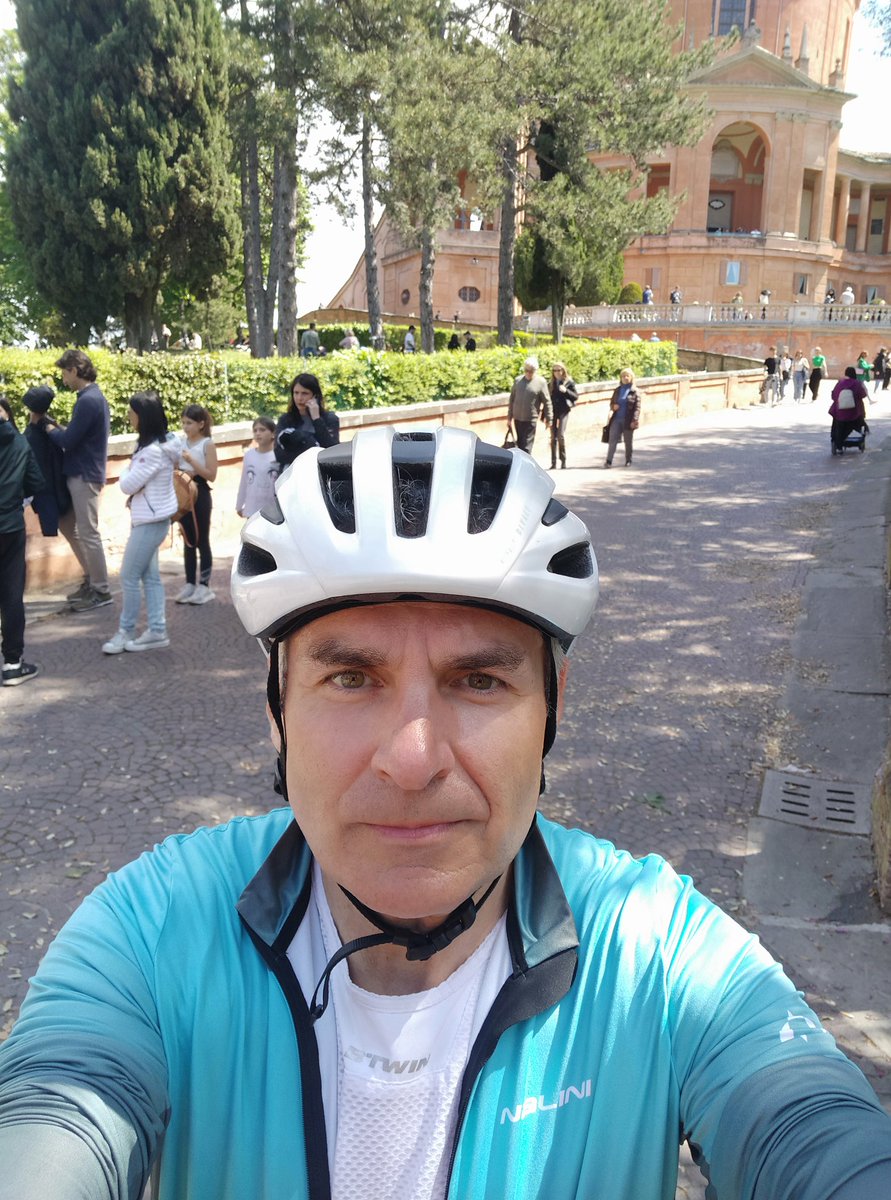 Il fascino che ha questo santuario sugli amanti della bici è indescrivibile...per me Nn è la prima e  nn sarà l'ultima, arrivederci San Luca di Bologna