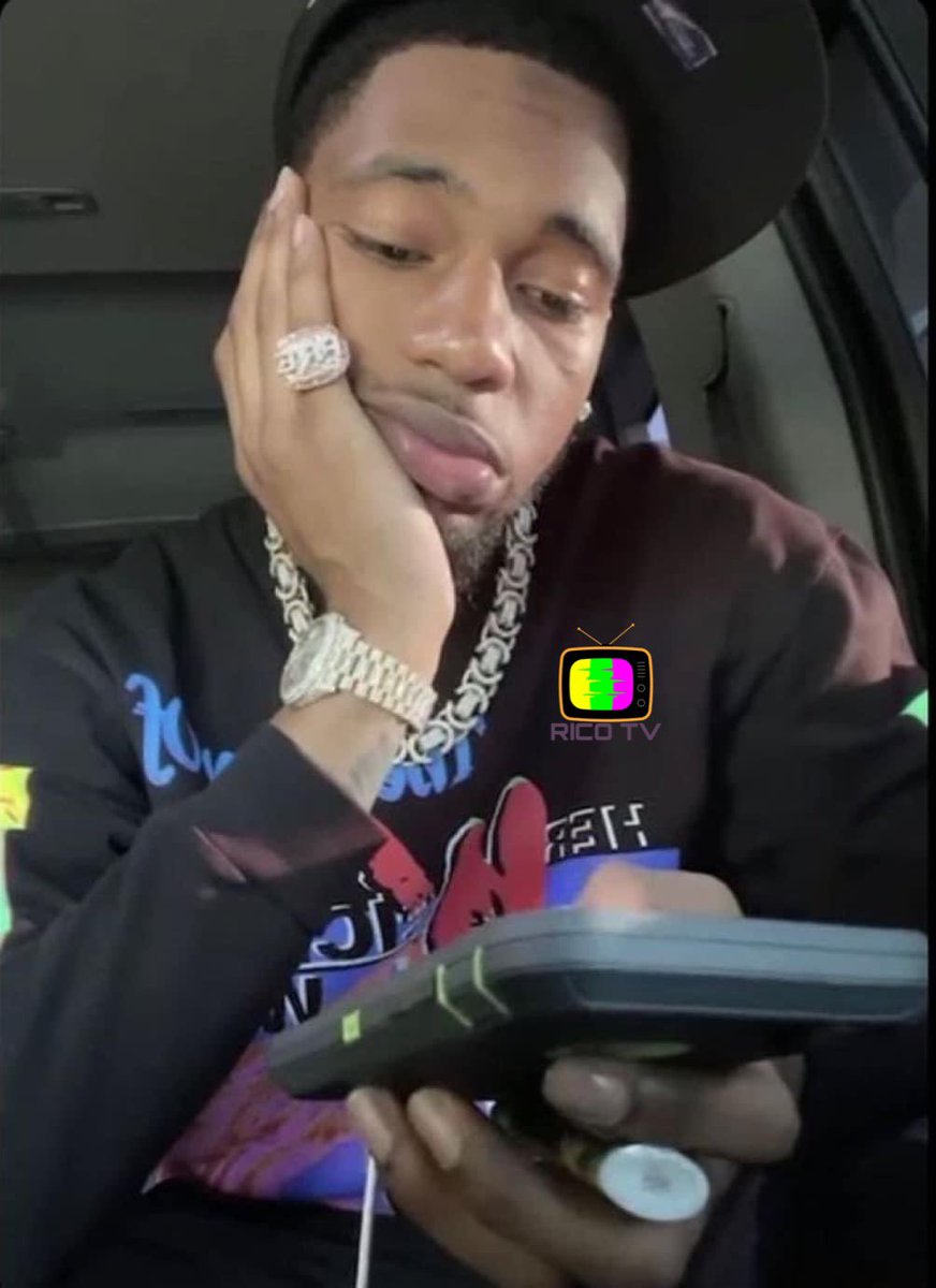 IAmLilRico's tweet photo. Me on my dry aśs phone all day… https://t.co/ys4RZRiEYh