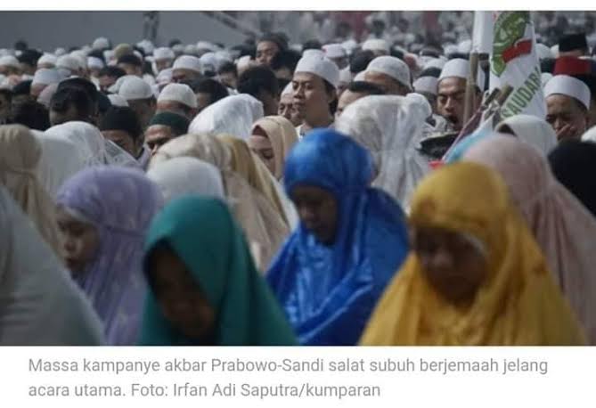 dwioktariyadi's tweet photo. Yth. Pak @ShamsiAli2 

Dulu ketika melihat hal yg sma kok enggak berkomentar ya? Apa karena saat itu Anda 1 gerbong pendukung Pak Prabowo?

Ayolah Pak kalau mau bersuara ya yg kaffah jgn pilah2 gitu dong...🙏🏻

Kira2 parah mana Al Zaitun (NII KW9) dgn photo di bawah? https://t.co/HtI9mHuNQE