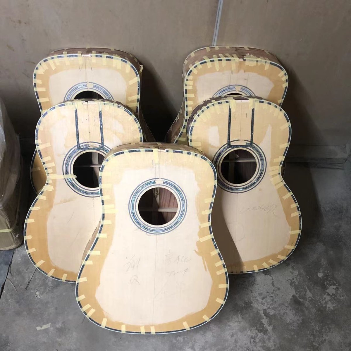 Custom 41 inch J45 SOLID Honduras acoustic guitar.

bestgrand-music.com
bestamp-guitar.com

#solidwoodguitar #solidbondguitar #guitar #acousticguitar #guitaramp #guitarstudio #banjo #grandguitars