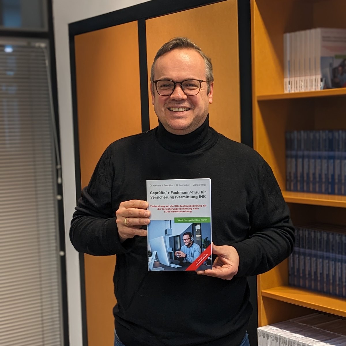 Akademie_FDL's tweet photo. Erfolgreich durch die § 34d IHK-#Sachkundeprüfung #Versicherungsfachmann: Ab Juli 2023 sind die neuen Proximus 5 Versicherungsbedingungen prüfungsrelevant. Daher haben wir unser Fachbuch kompett überarbeitet und aktualisiert. 

https://t.co/SBUg0iH8o6 https://t.co/iojFHuEafk