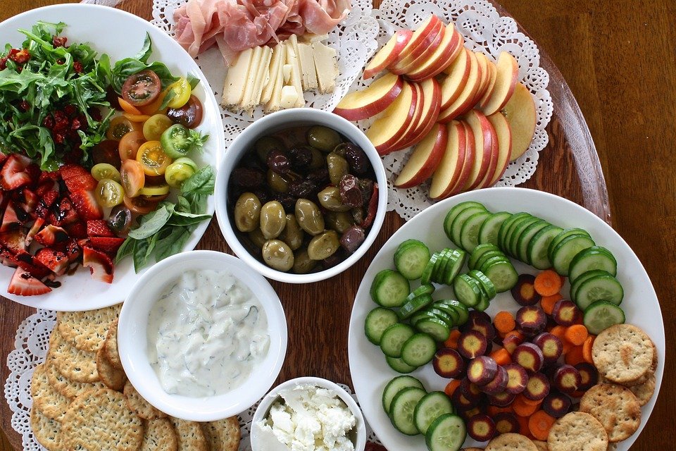 Eating a rainbow of fruits and veggies not only adds color to your plate but also gives your body a boost of nutrients and antioxidants! 🌈🥕🍓🌽🥦🍇 #HealthyEating #ColorfulPlate