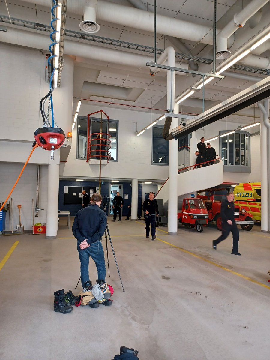 kymenpelastus's tweet photo. Pelastajasta on moneksi - mutta onko monesta pelastajaksi? 👨‍🚒
Elämässä mukana - PELASTAJAT TE-live 11.5. kello 14. Pelastusjohtaja Juhani Carlson kertoo alan työmahdollisuuksista ja pääset seuraamaan pelastaja Toni Kettusen työtä. Linkki: https://t.co/2FJ9EGWGqF https://t.co/Ci6xmVnJ9N