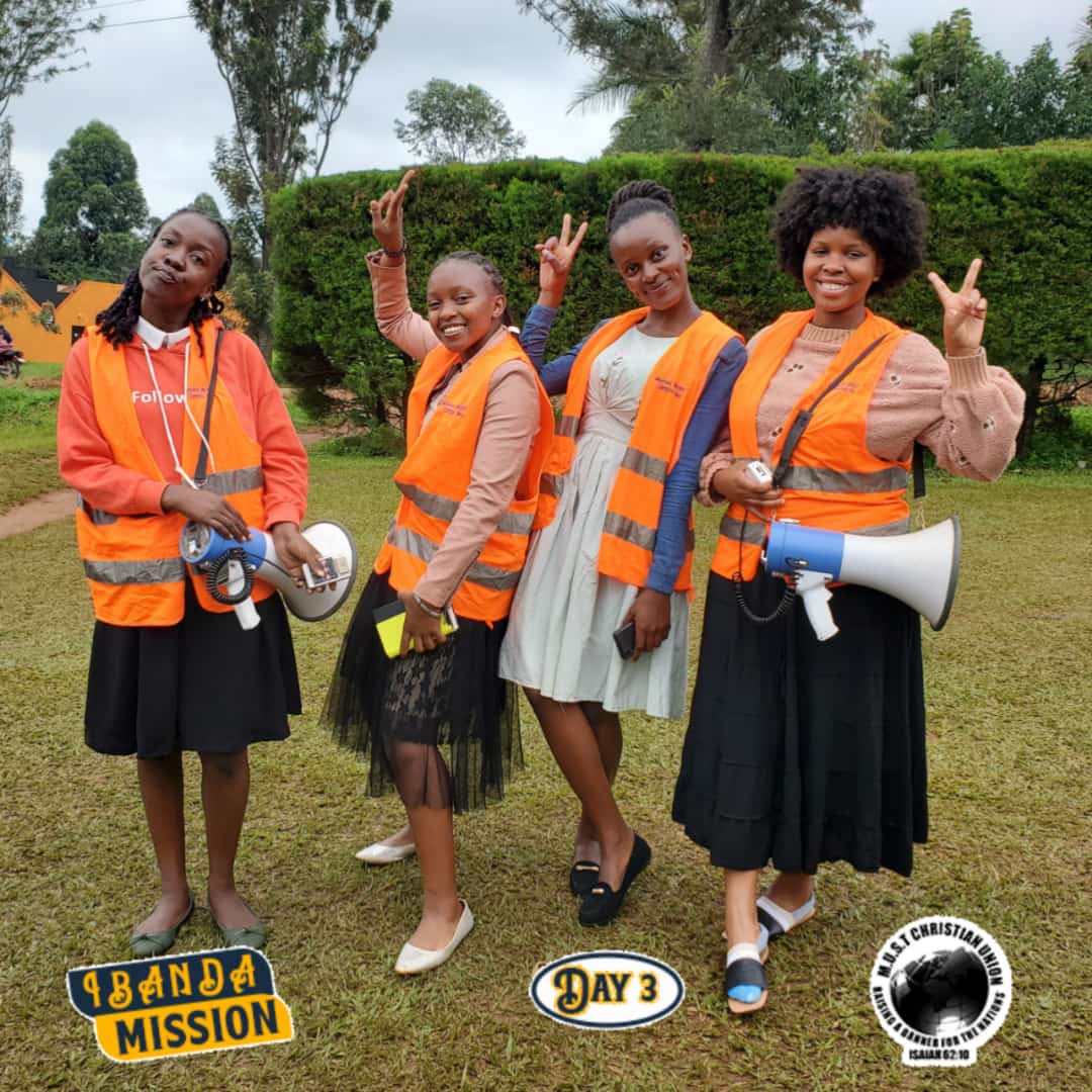 KiiryaWalter's tweet photo. Ibanda mission with @mustcu01 ✊✊ https://t.co/QIrKgmyNym