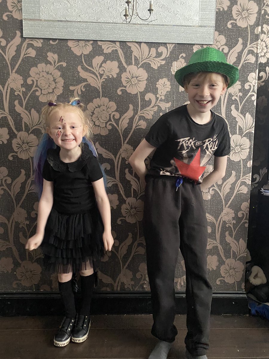Louisefoster86's tweet photo. @RockKidzUK @Flomellynews 
Darla and Patrick ready for a fun day at school. https://t.co/5z5xlUjNbS