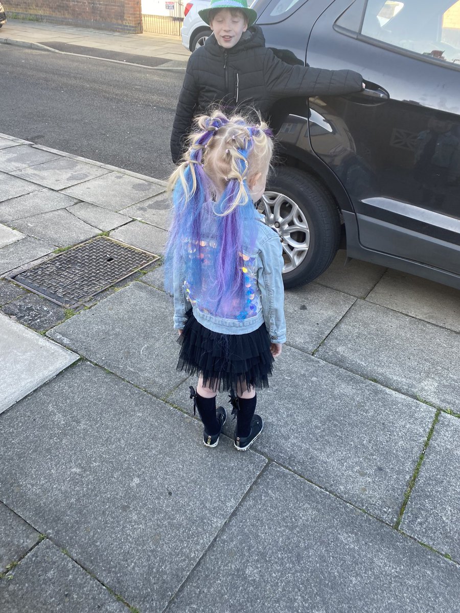 Louisefoster86's tweet photo. @RockKidzUK @Flomellynews 
Darla and Patrick ready for a fun day at school. https://t.co/5z5xlUjNbS