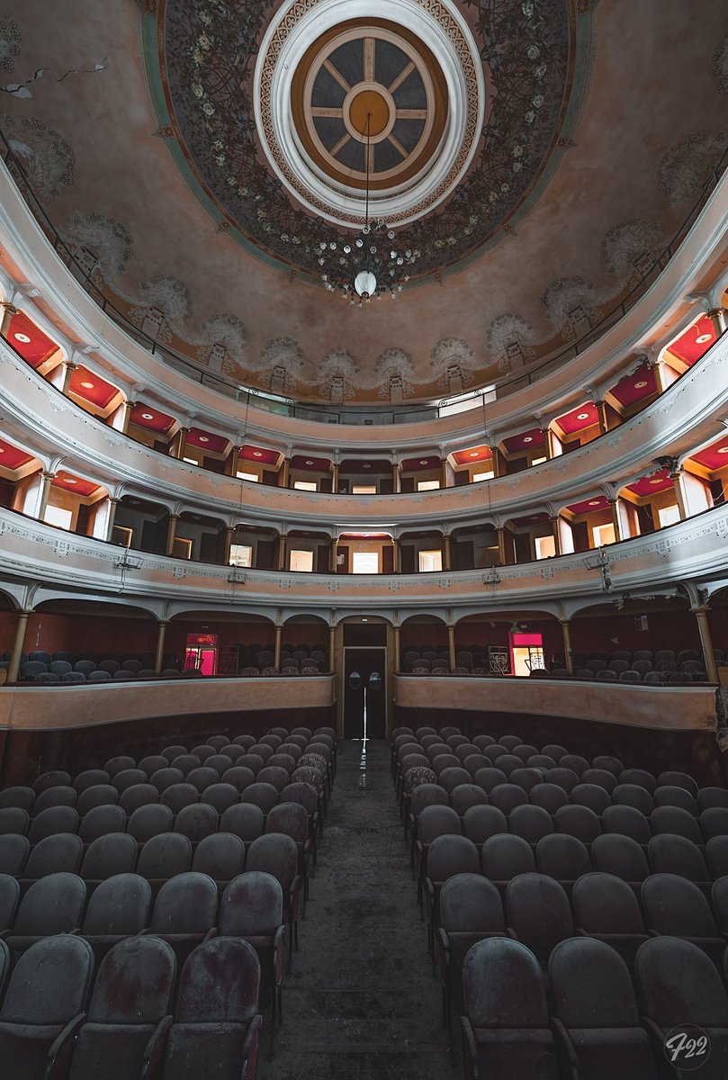 “Showstopper”

Badly earthquake damaged, abandoned theatre 
————————————
#abandonatedplaces #abandoned #urbex #italy #nikonz7ii #photograghy  #forsale #prints  #urban