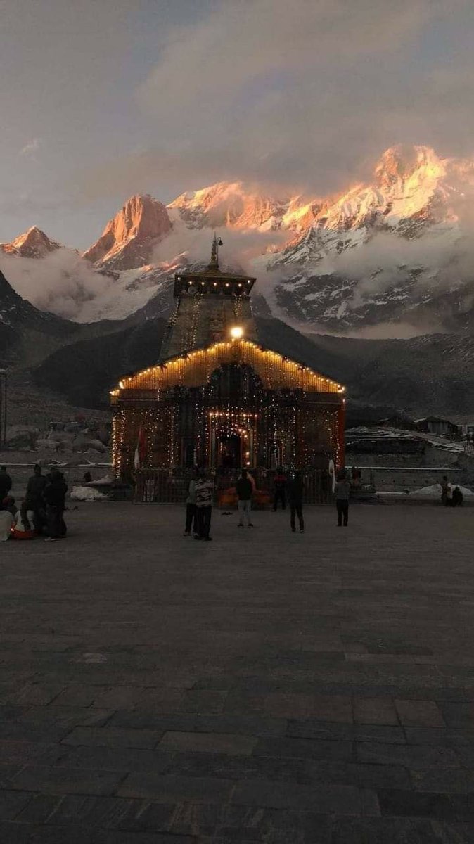 LostTemple7's tweet photo. खुल गए स्वर्ग के द्वार .....🕉️🔱🙏 https://t.co/kyx23PQ24F