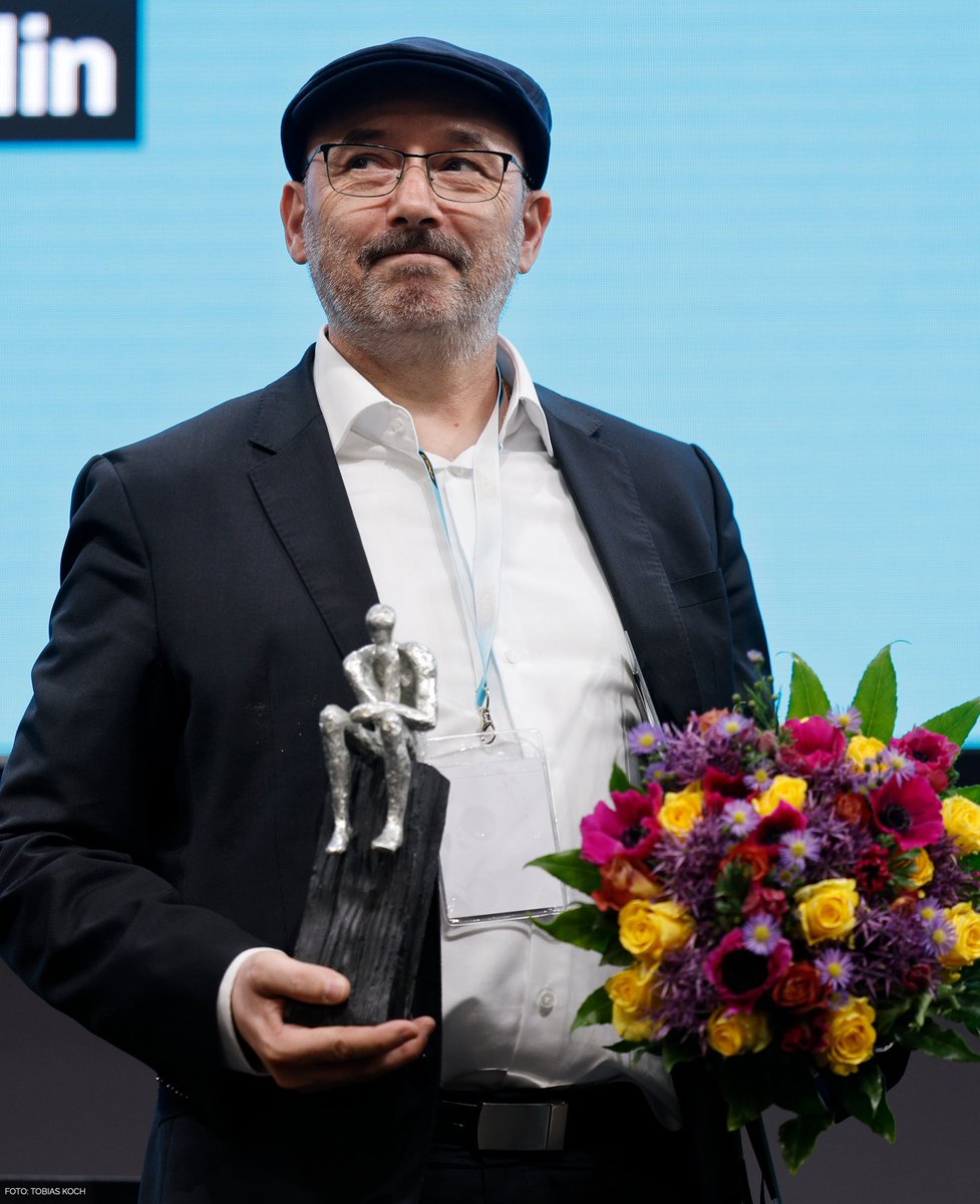 Der wichtigste Mann des Parteitags: <a href="/dreiberlin/">Dirk Reitze</a> - DANKE unserem Landesgeschäftsführer für 25 Jahre Dienst und Hingabe an unsere <a href="/cduberlin/">CDU Berlin</a> und für die persönliche Unterstützung in meinen GS-Jahren. Ohne Dich wäre unser Wahlerfolg in diesem Jahr niemals möglich gewesen.