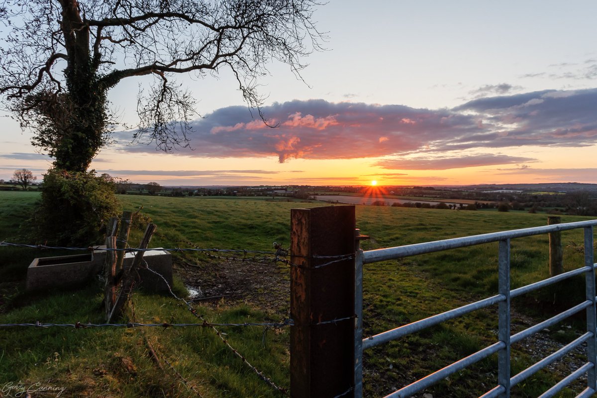 gerryjc's tweet photo. Sunset last night. 
I had a very short window to catch sunset last night while on dad taxi duty. It's amazing what you can find 10 minutes from your doorstep.

#sunset #fields #clouds #countryside #countydublin #thefullirish #bestirelandpics #northcounty #raw_ireland https://t.co/TdXJcvHmtC