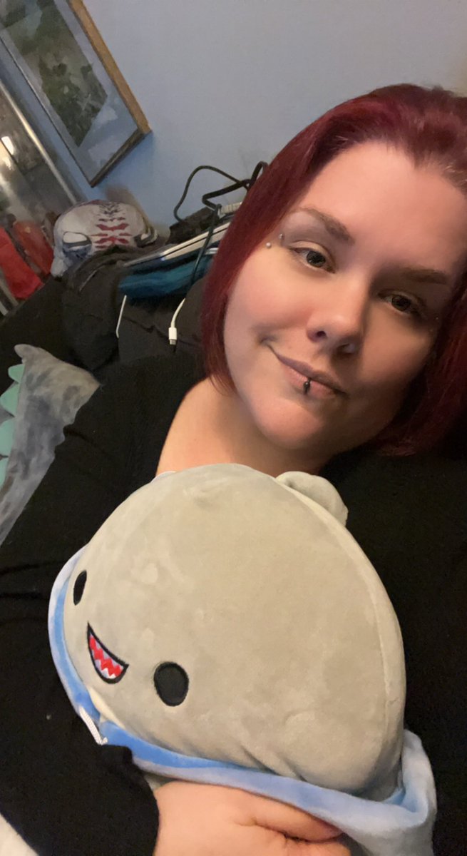 VelvetCream2's tweet photo. Such a stressful but good week. 
Surgery was green lit sooner then expected and while healing the fatigue is crushing. So now I live on my couch working on a low energy art project. A kink based line of poetry I’ve coined ‘Dark Eros’.
A poem a day is my goal but no promises 🤞 https://t.co/44GkNIKc9T