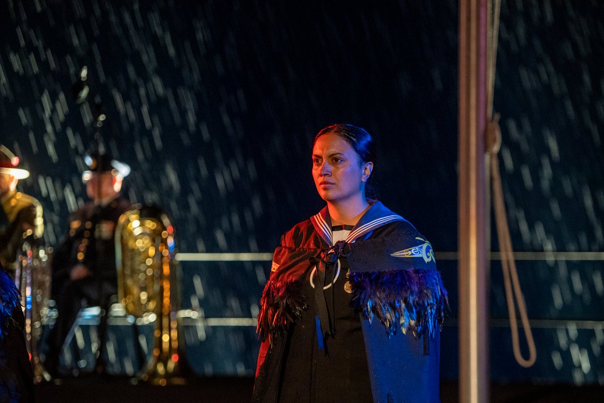 NZDefenceForce's tweet photo. As the haunting sounds of the digeridoo &amp; karanga echoed across the Anzac commemorative site, the dawn service commenced to the backdrop of the sun rising across the muted and solemn crowd. https://t.co/BItUtqPBme