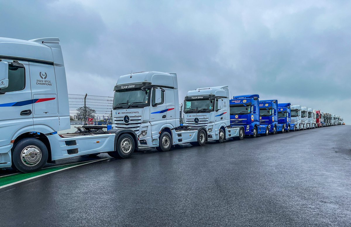 #TransporterTuesday #PorscheFamily @oliveri_pablo1 @Danielwdm911 @Rinoire @HA11NNH @Oscarol95842891 @Hmp944Peters @DettoriJane @linssemenneke @LaTaylorRN @Starlitblond @Strasseleeds @KizoolSizam @ColinBull24 @Steph_Lbb @neun11er @craigwhitakeruk @Jordan92338366 @juanxj56 📸me