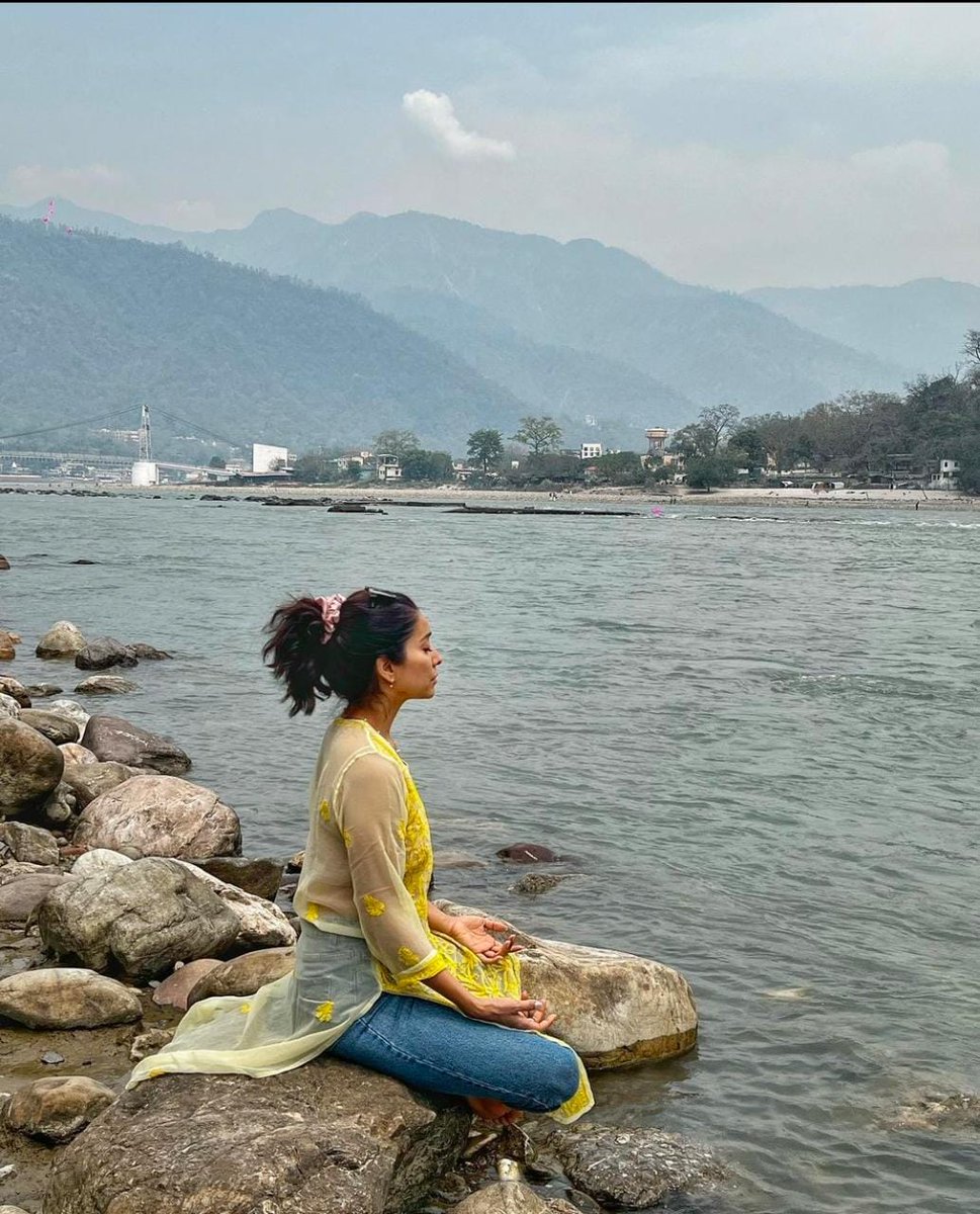 Starting the week with a spiritual mindset all thanks to beautiful images of <a href="/AshaNegi7/">Asha Negi</a>  😇❤️

#MondayMotivation #SpiritualJourney #Peace