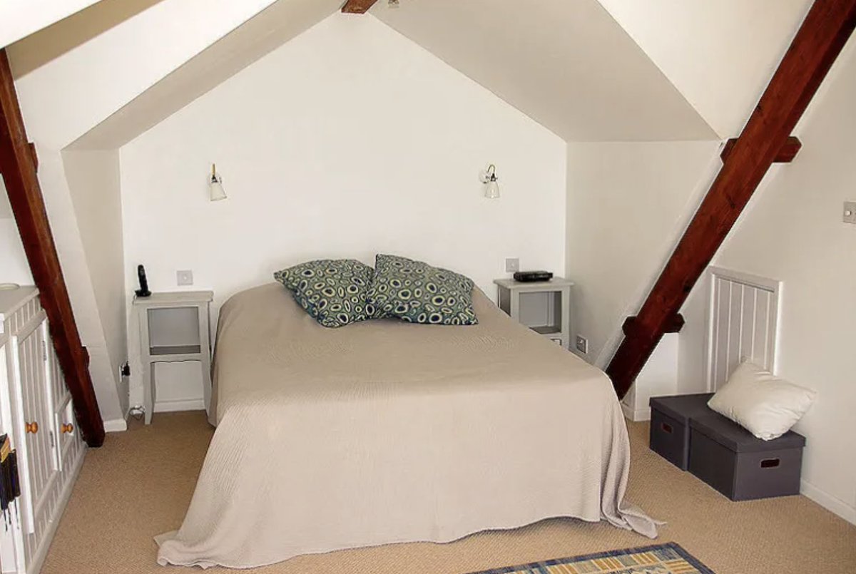 lindfordhouse's tweet photo. Self Catering Cornwall
Sunnyside – Coverack

(Sleeps 6 in 3 Bedrooms)
Close to the harbour and situated just below the South West coastal path in a quiet, private position, Sunnyside is a magical 18th Century cottage with stunning sea views. 

https://t.co/7HLrVUXd3s https://t.co/qKDPa8M8W0