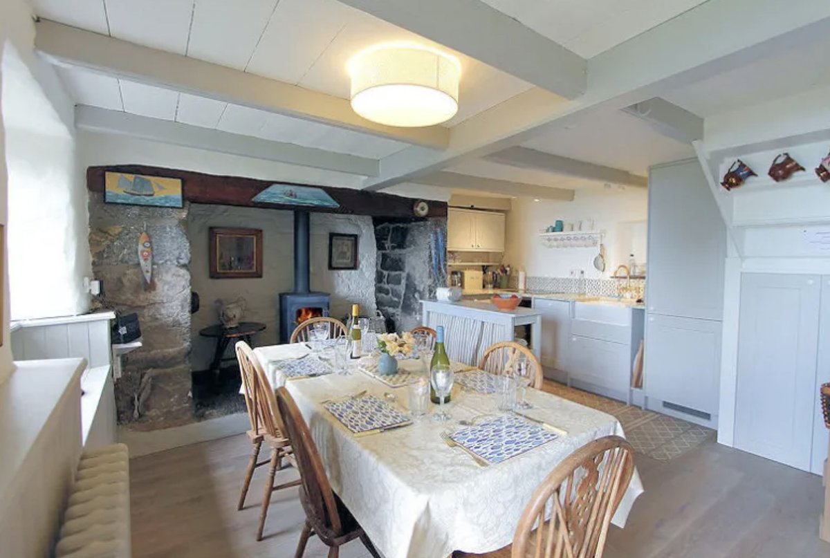 lindfordhouse's tweet photo. Self Catering Cornwall
Sunnyside – Coverack

(Sleeps 6 in 3 Bedrooms)
Close to the harbour and situated just below the South West coastal path in a quiet, private position, Sunnyside is a magical 18th Century cottage with stunning sea views. 

https://t.co/7HLrVUXd3s https://t.co/qKDPa8M8W0