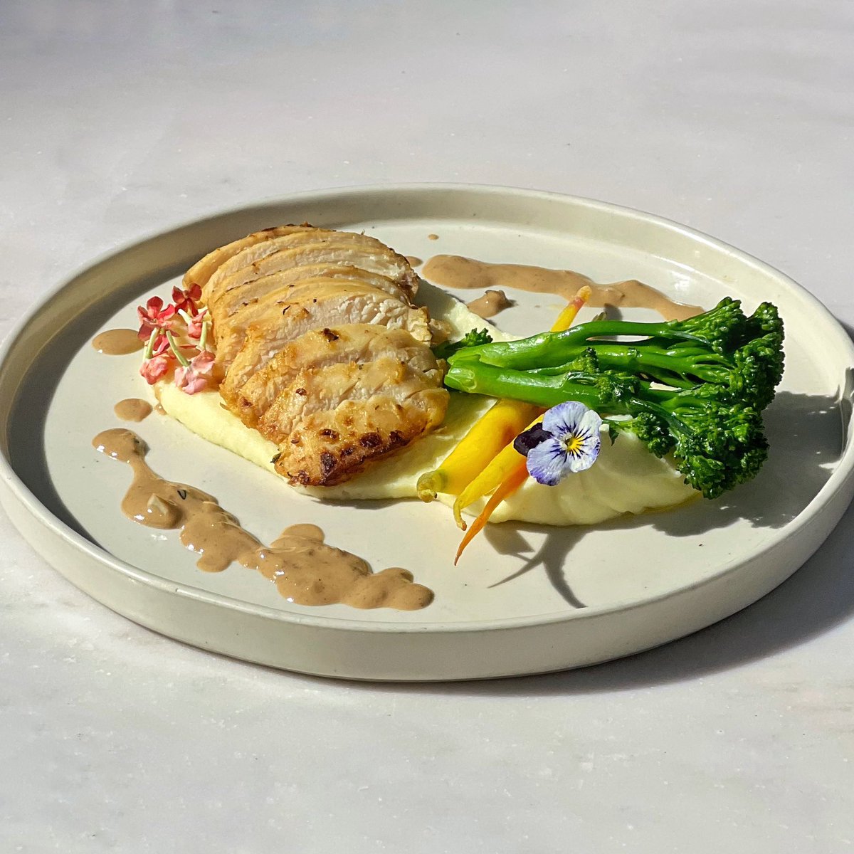arto_coffee's tweet photo. Arto Grilled Chicken

Grilled Chicken with Mashed Potatoes is a speedy nutrient-packed lunch recipe to keep the body and mind working efficiently through the afternoon. 😋
#arto #artocoffee #dubai #dubaimall #cafe #tastyfood #foodie #grilledchicken #chicken #bestfood #breakfast https://t.co/z3IpiIDobo