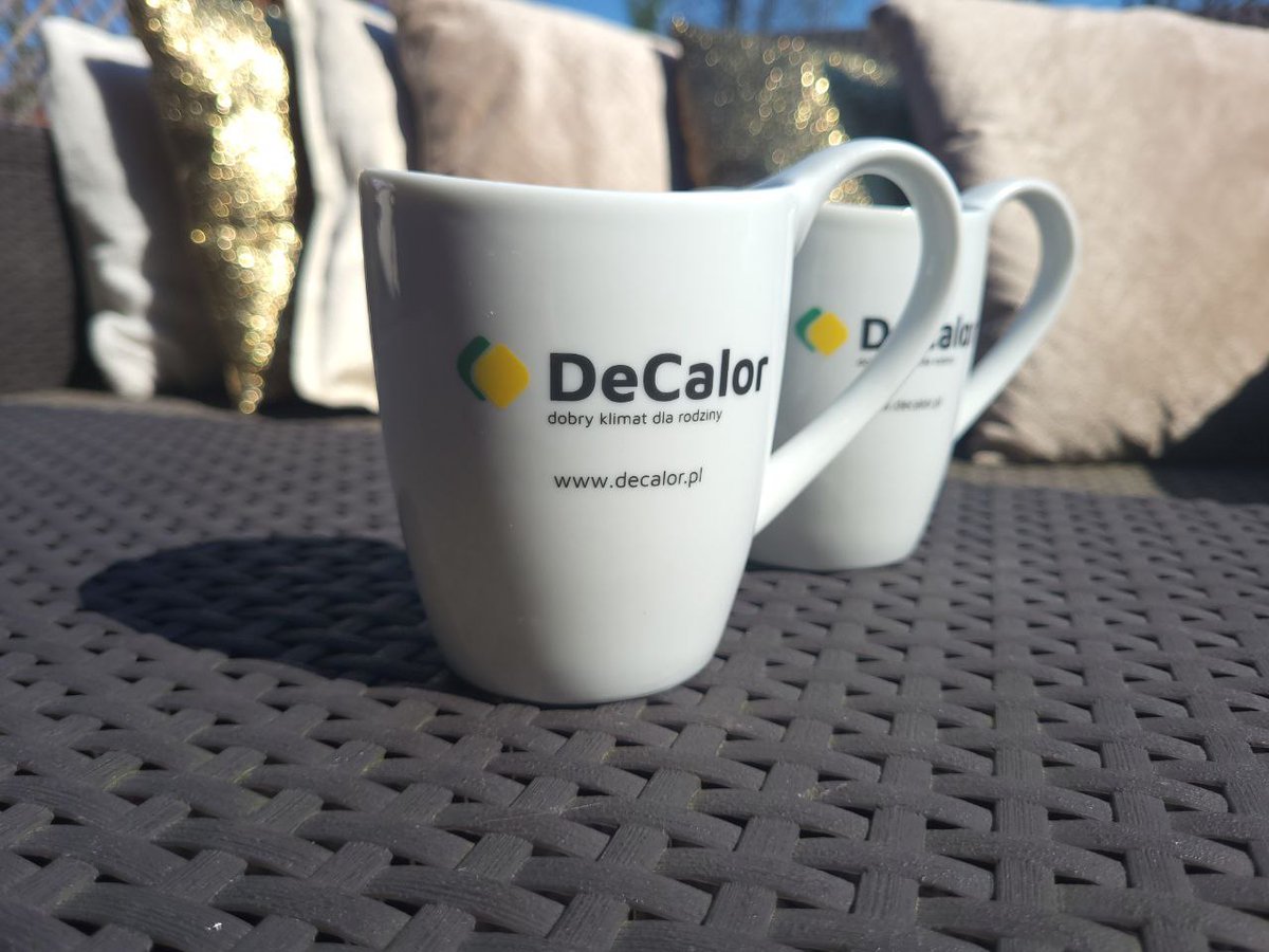 DeCalorPL's tweet photo. Take oto ładne kubeczki właśnie zasiliły nasz dział marketingu. 280 ml to chyba wystarczająca pojemność na pyszną, pobudzającą poranną kawę, prawda? Podobają się Wam tak jak nam?
Z niecierpliwością czekamy na kolejne gadżety dla Was. A będą to ciekawe i praktyczne rzeczy. https://t.co/vQQMbhasDV
