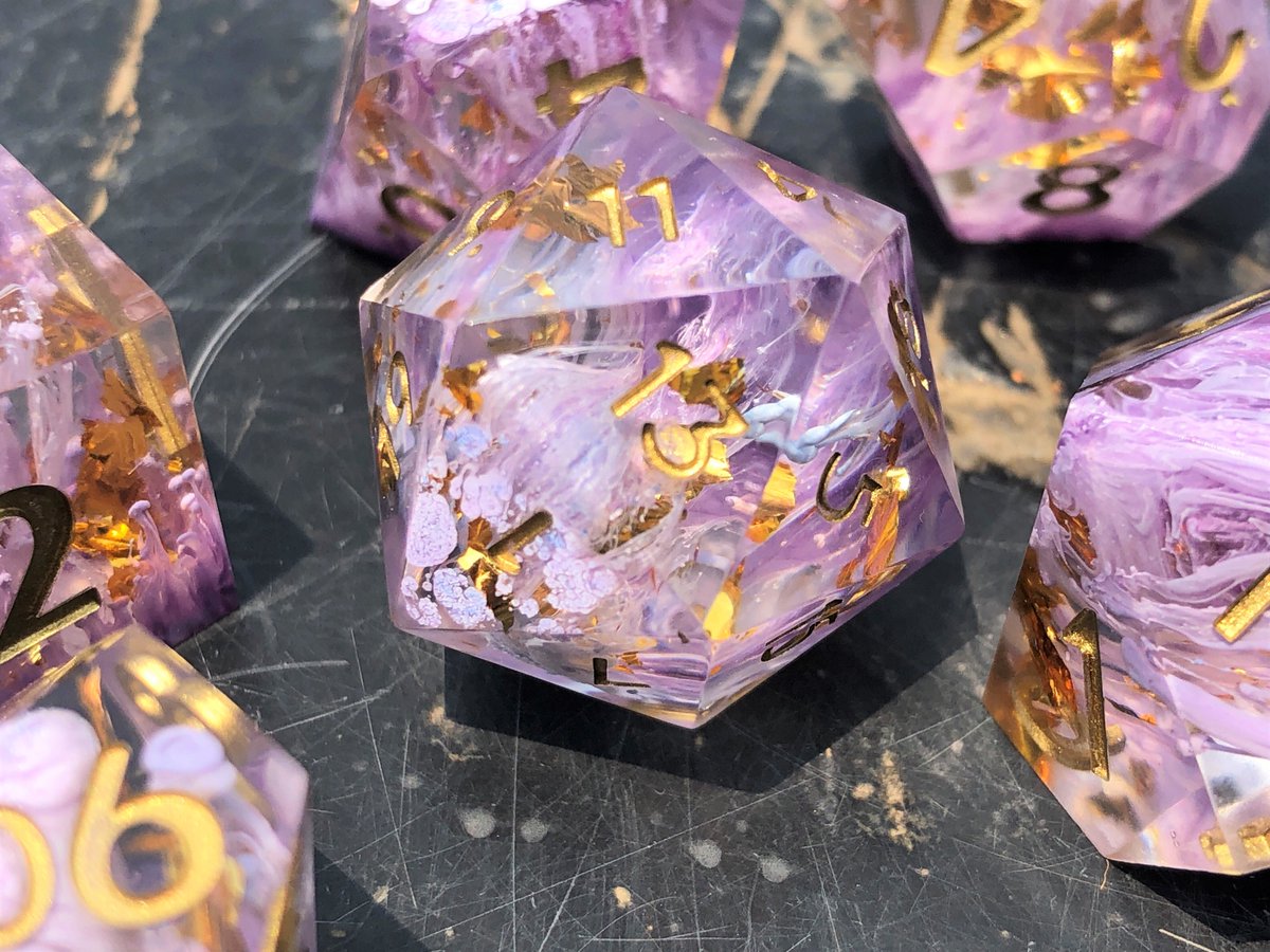 🎲HM Dice Giveaway🎲 

Our fourth and biggest KS is just around the corner and all the sets you see here are going to be a part of it! Presenting - The Elysian Garden!

To enter:  
1) Follow us  
2) RT  
3) Like   
Extra entry if you leave a comment!🗣️

Ends 4/28 Fri
#dnd #dice