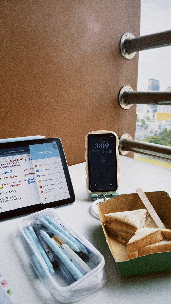 emcee_studies's tweet photo. Balcony setup. Happy aral with a view. 🥰
#HernandoBar2023 #hernandobar #HernanDoIt #Bar2023 #BarReviewee #HernanDonuts #LawSchool #StudyArea #studytwtph https://t.co/KbbADuvt0l
