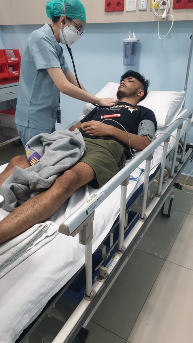 missdidi_00's tweet photo. (saya punya videonya berdurasi 5 menit lengkap dengan wajah ACHIRUDDIN yang mengarahkan anaknya memukul adik saya guna info titik lemah tubuh manusia) sampai detik ini pelaku TIDAK DITAHAN. Kasus naik ke POLRESTABES MEDAN tapi didiamkan selama 4 BULAN! Please twitter do ur magic https://t.co/i5akZVRvzo