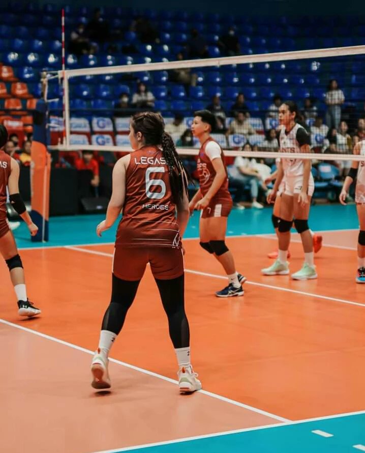 cassy_updates's tweet photo. More photos of Cassy (in action) in last Sunday's event (#NCAAAllStarVolleyballGames), where she showcased her love for this sport.
With her are the very supportive parents (Ms Carmina & tatty Zoren), twin bro (Mavy), and Thia T.
#CassyLegaspi 💛
#NCAASeason98
#VarsityPlayer https://t.co/OhfJyzplSj