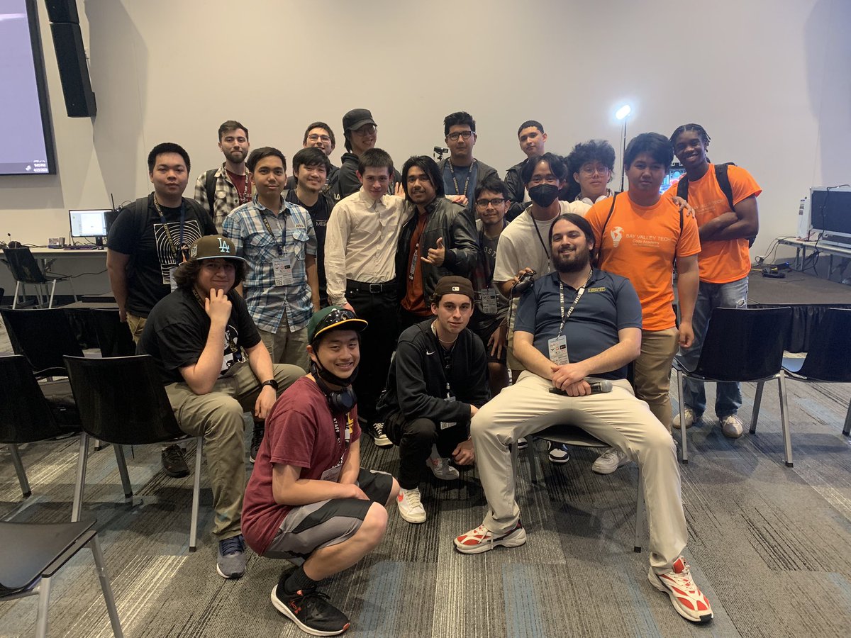 UC Merced SSB Club group picture @ #TheCowHouse! 🐄🏠