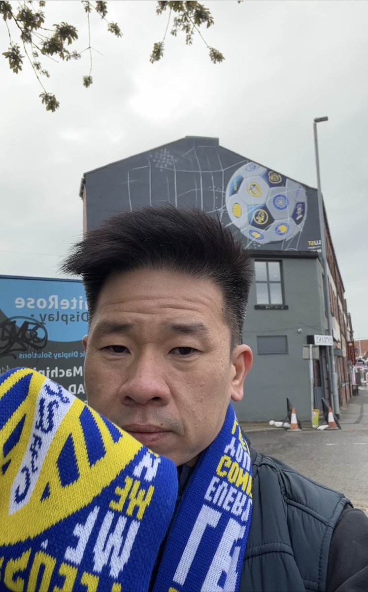 clement3343's tweet photo. Mural Walk Day 1 (24/4/23)

3.5 hours on my feet to cover: 
-Bielsa 
-Iconic Club Badges
-Proud As A Peacock 

Many more to cover today before 7:45pm kick off https://t.co/63BHv6GybY